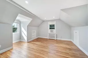 102 Strattford Rd, New Hyde Park, NY 11040 - Photo 22
