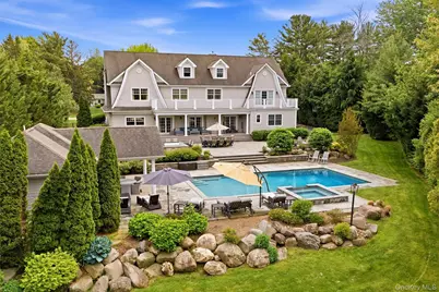 9 May Hill Lane, Dix Hills, NY 11746 - Photo 2