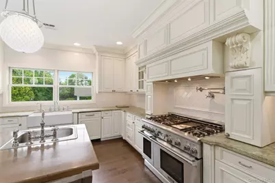 9 May Hill Lane, Dix Hills, NY 11746 - Photo 12