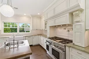 9 May Hill Ln, Dix Hills, NY 11746 - Photo 12