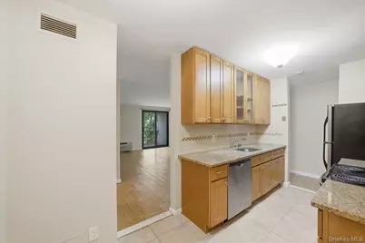 421 N Broadway #17, Yonkers, NY 10701 - Photo 4