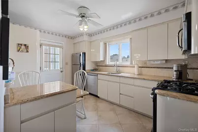 22 Marilyn Court, West Babylon, NY 11704 - Photo 24