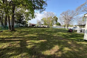 41 Fig St, Central Islip, NY 11722 - Photo 4