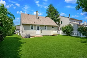 112 Franklin Pl, Massapequa, NY 11758 - Photo 4