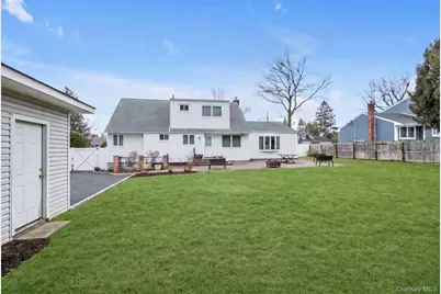 17 Doxey Drive, Glen Cove, NY 11542 - Photo 16