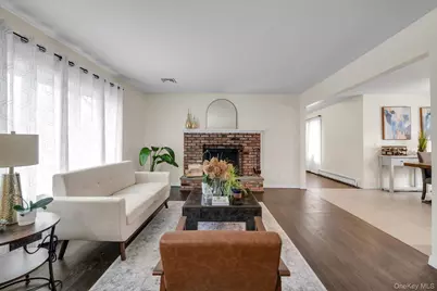 17 Doxey Drive, Glen Cove, NY 11542 - Photo 2