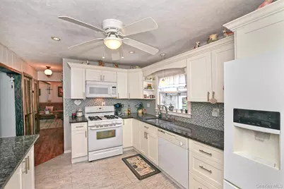 11 Bonnybill Drive, Centereach, NY 11720 - Photo 14