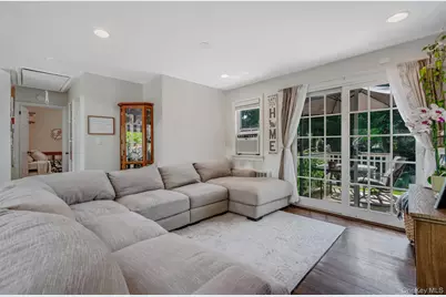 1096 Manor Lane, Bay Shore, NY 11706 - Photo 28