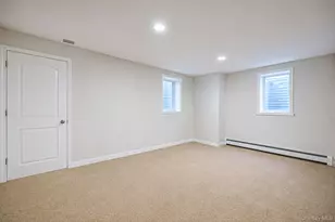 1096 Manor Ln, Bay Shore, NY 11706 - Photo 38