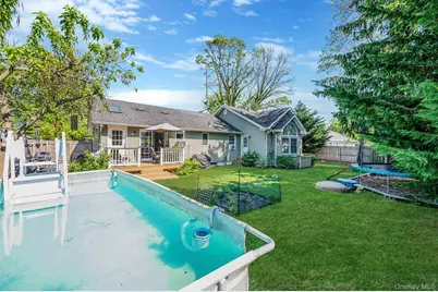 1096 Manor Lane, Bay Shore, NY 11706 - Photo 10