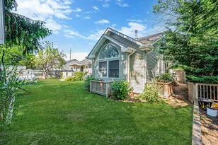1096 Manor Ln, Bay Shore, NY 11706 - Photo 6