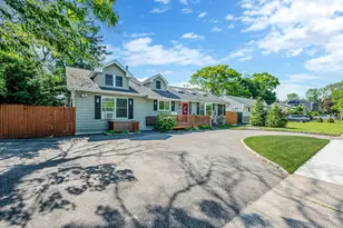 1096 Manor Ln, Bay Shore, NY 11706 - Photo 2