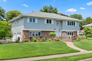 36 Fairway Dr, Old Bethpage, NY 11804 - Photo 2
