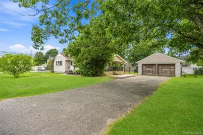 2 Seminole Drive, Bay Shore, NY 11706 - Photo 2