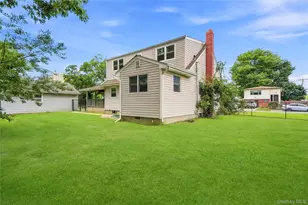 2 Seminole Dr, Bay Shore, NY 11706 - Photo 30