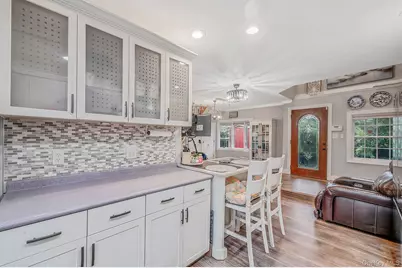 208 Avenue C, Ronkonkoma, NY 11779 - Photo 10