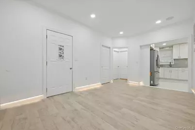 89 W 4th Street, Ronkonkoma, NY 11779 - Photo 4