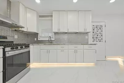 89 W 4th Street, Ronkonkoma, NY 11779 - Photo 8
