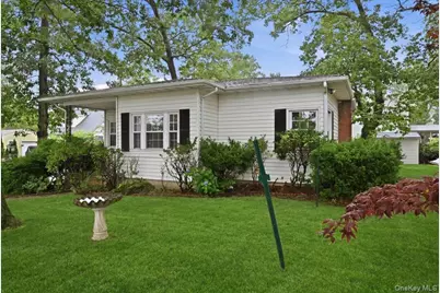 89 W 4th Street, Ronkonkoma, NY 11779 - Photo 2