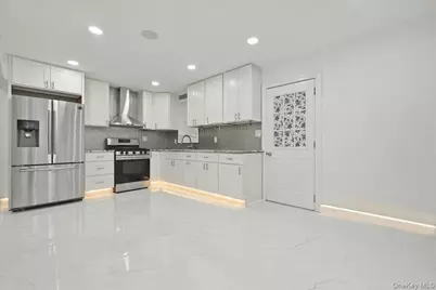 89 W 4th Street, Ronkonkoma, NY 11779 - Photo 6