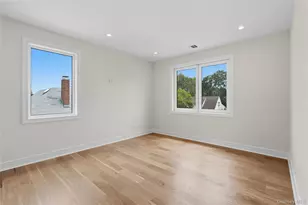 28 Choir Ln, Westbury, NY 11590 - Photo 34