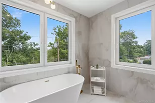 28 Choir Ln, Westbury, NY 11590 - Photo 30