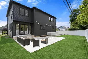 28 Choir Ln, Westbury, NY 11590 - Photo 40