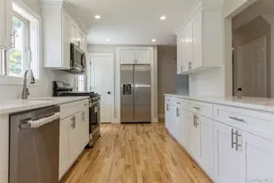 18 Linden St, Selden, NY 11784 - Photo 12