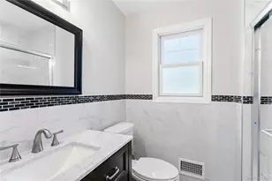 17 Woodwaye Rd, Plainview, NY 11803 - Photo 20