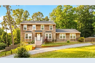 370 S Country Road, Brookhaven, NY 11719 - Photo 2