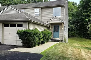 255 Crestwood Ct, Fishkill, NY 12524 - Photo 2