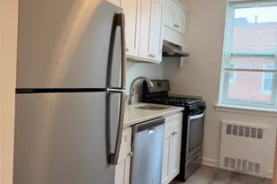 32 Cathedral Ave, Hempstead, NY 11550 - Photo 8