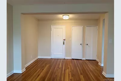 32 Cathedral Avenue #6B, Hempstead, NY 11550 - Photo 4