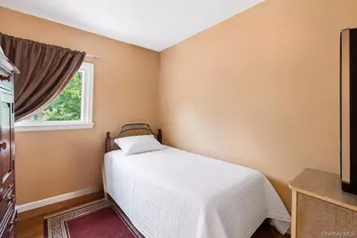 218 Montana Avenue, Bay Shore, NY 11706 - Photo 12