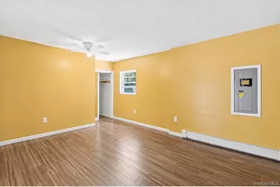 218 Montana Avenue, Bay Shore, NY 11706 - Photo 8
