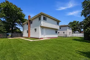 218 Montana Ave, Bay Shore, NY 11706 - Photo 2