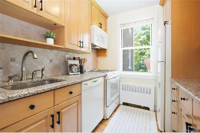 11 Bryant Crescent #1J, White Plains, NY 10605 - Photo 8