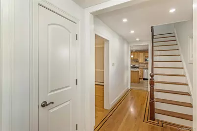 104 Sheridan Avenue, Williston Park, NY 11596 - Photo 4