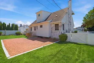 25 Lois Ln, Farmingdale, NY 11735 - Photo 4