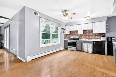 105 Robinhood Lane, West Nyack, NY 10994 - Photo 20