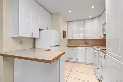 166-10 Powells Cove Boulevard #5D, Whitestone, NY 11357 - Photo 6