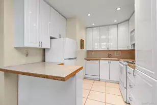166-10 Powells Cove Blvd, Whitestone, NY 11357 - Photo 6