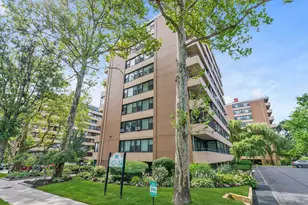 166-10 Powells Cove Blvd, Whitestone, NY 11357 - Photo 12