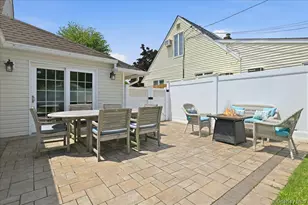 45 Cottonwood Ln, Westbury, NY 11590 - Photo 30