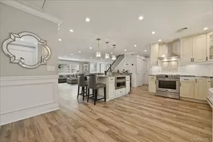 45 Cottonwood Ln, Westbury, NY 11590 - Photo 4