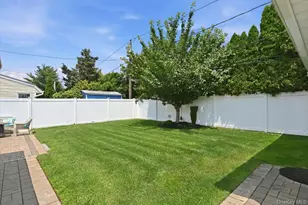 45 Cottonwood Ln, Westbury, NY 11590 - Photo 32