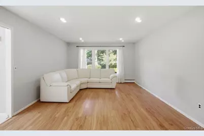 20 Oak Tree Drive, Smithtown, NY 11787 - Photo 6