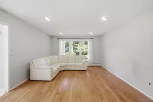20 Oaktree Dr, Smithtown, NY 11787 - Photo 6