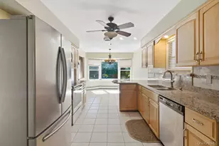 20 Oaktree Dr, Smithtown, NY 11787 - Photo 10