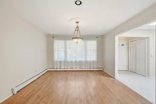 20 Oaktree Dr, Smithtown, NY 11787 - Photo 12
